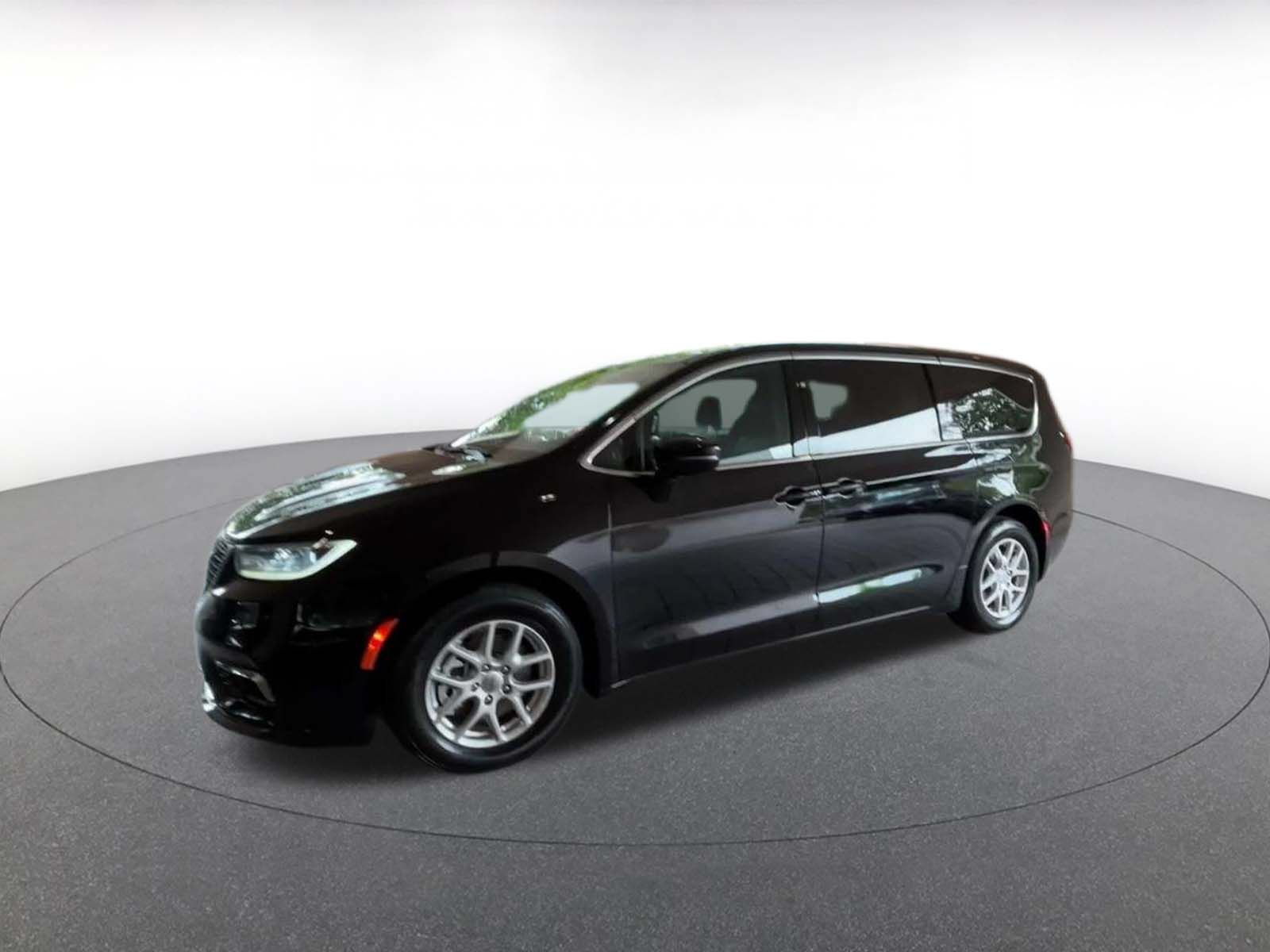 Used 2025 Chrysler Pacifica Select FWD image 6