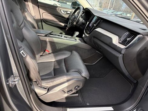 Used 2021 Volvo XC60 T5 Inscription w/ Protection Package Premier image 18