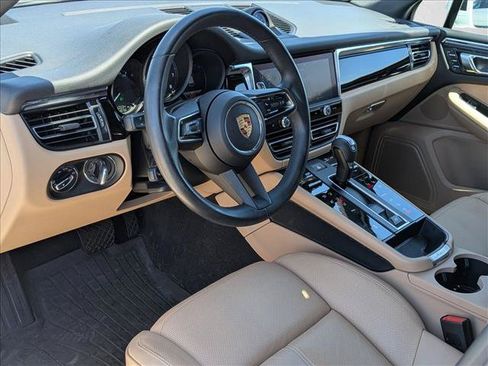 Used 2025 Porsche Macan AWD/4WD image 10