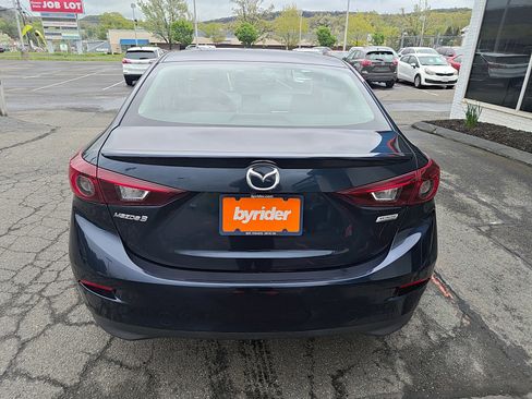 Used 2018 MAZDA MAZDA3 Touring FWD image 5