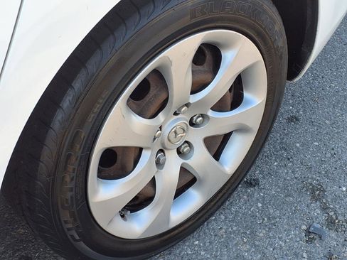 Used 2012 MAZDA MAZDA3 i Sport image 8