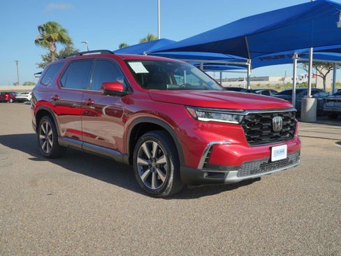Used 2023 Honda Pilot Touring image 3