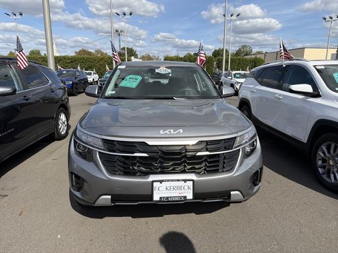Used 2025 Kia Seltos LX image 2
