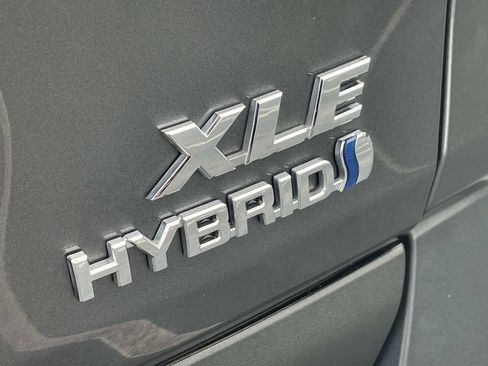 Used 2022 Toyota RAV4 XLE w/ Convenience Package AWD/4WD image 10