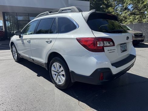 Used 2018 Subaru Outback 2.5i Premium AWD/4WD image 3