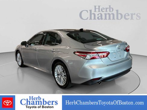 Used 2018 Toyota Camry XLE w/ Driver Assist Package FWD image 3