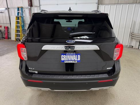 Certified 2020 Ford Explorer XLT w/ Equipment Group 202A image 28