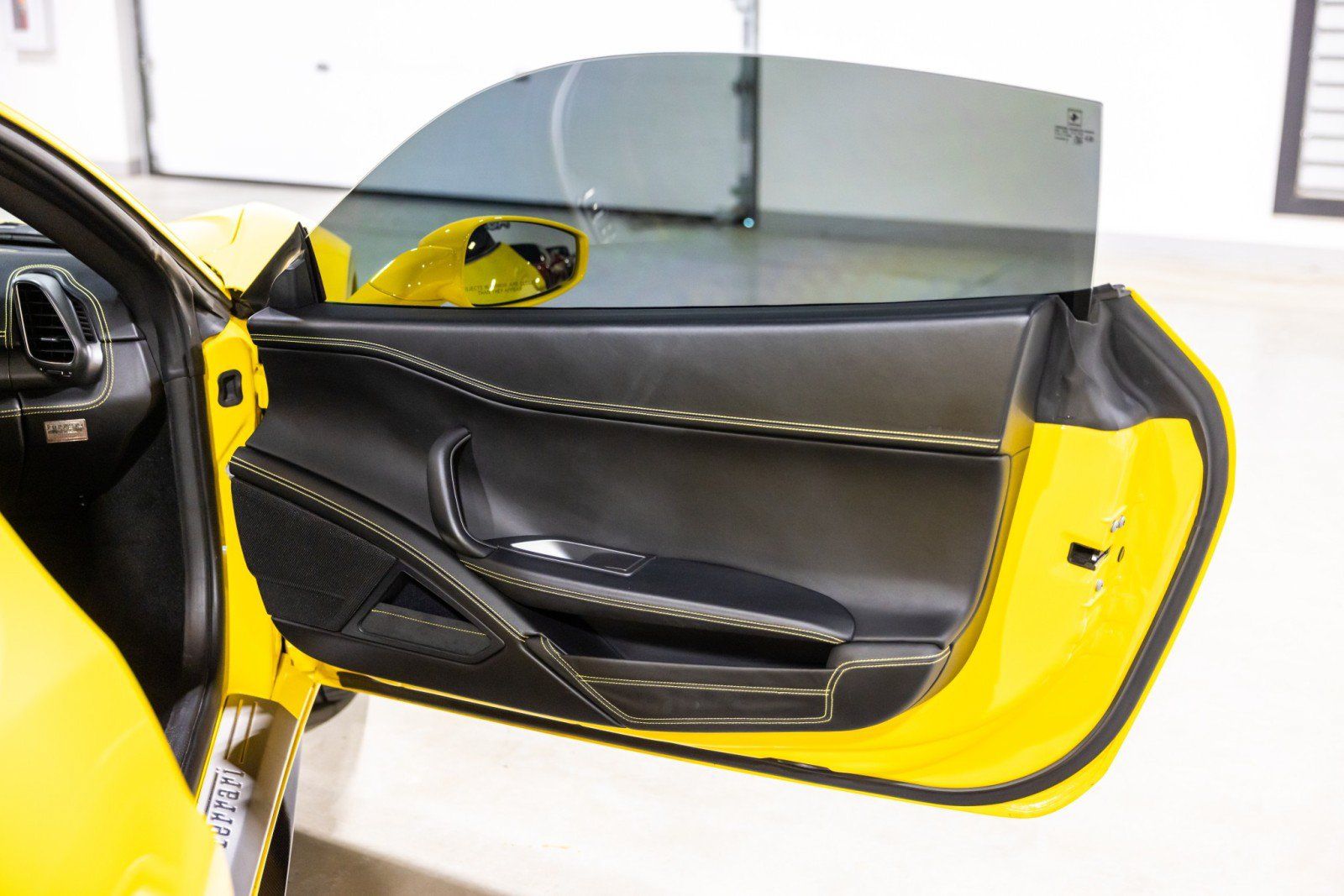 Used 2011 Ferrari 458 Italia Coupe RWD image 28