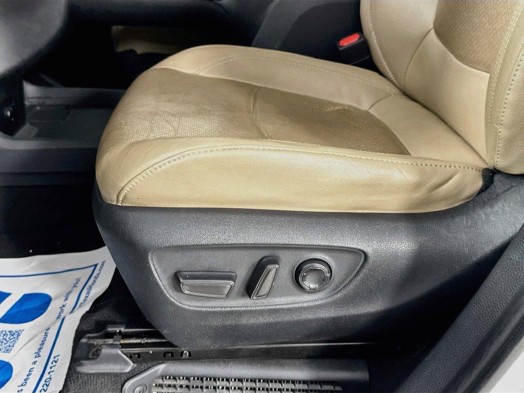 Used 2022 Toyota Sienna Limited FWD image 24