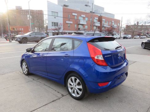Used 2014 Hyundai Accent SE w/ Option Group 3 FWD image 5