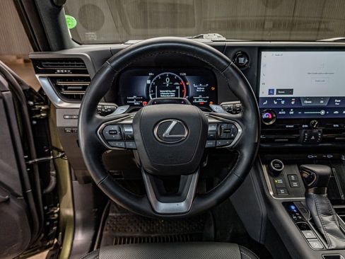 Used 2025 Lexus GX 550 w/ Accessory Package (2T) AWD/4WD image 15