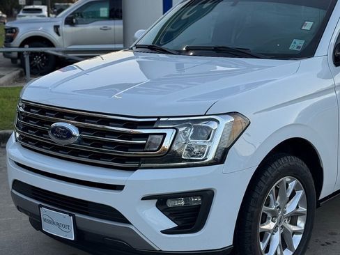 Used 2021 Ford Expedition XLT image 2