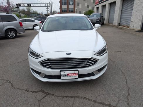 Used 2018 Ford Fusion SE w/ Fusion SE Technology Package FWD image 4