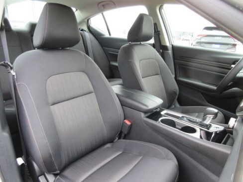 Used 2024 Nissan Altima 2.5 SV image 24