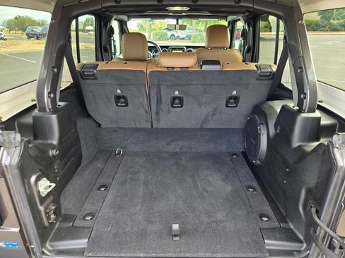 Used 2023 Jeep Wrangler Unlimited Sahara AWD/4WD image 28