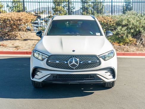 Used 2025 Mercedes-Benz GLC 300 4MATIC image 2