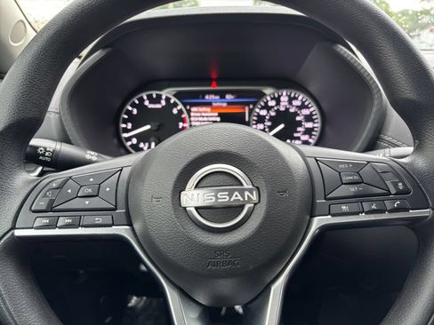 Used 2025 Nissan Sentra SV FWD image 25