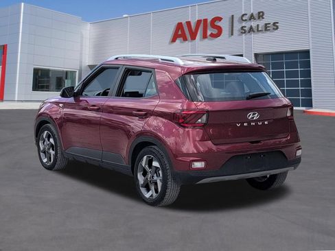 Used 2025 Hyundai Venue SEL FWD image 9