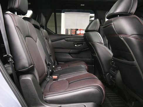 Used 2025 Honda Pilot Black Edition image 27