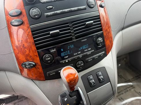 Used 2006 Toyota Sienna XLE Limited image 30