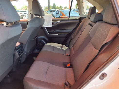 Used 2025 Toyota RAV4 XLE FWD image 11