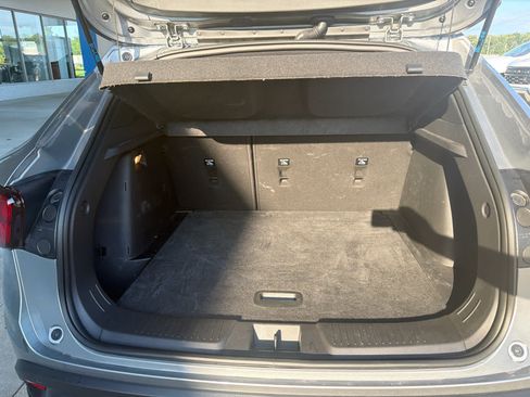 Used 2025 Chevrolet Trax RS w/ Sunroof Package FWD image 28