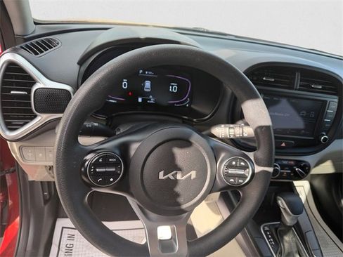 Used 2023 Kia Soul LX image 12