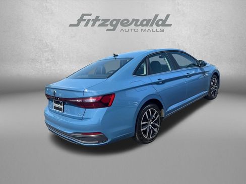 Used 2025 Volkswagen Jetta SE FWD image 14