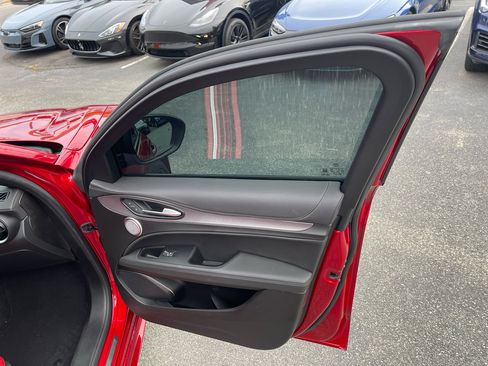 Used 2023 Alfa Romeo Stelvio Veloce image 29