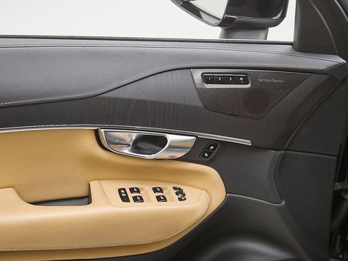 Certified 2023 Volvo XC90 B6 Ultimate w/ Protection Package Premier image 11