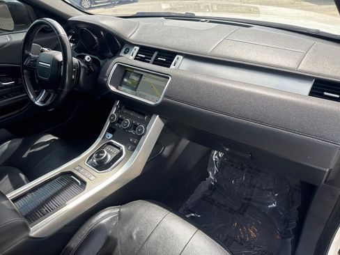 Used 2017 Land Rover Range Rover Evoque SE image 26
