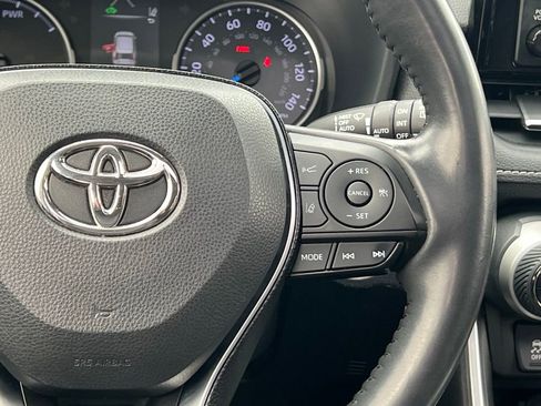 Used 2021 Toyota RAV4 XLE Premium image 23