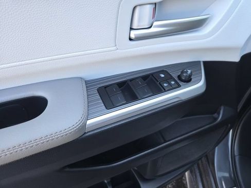 Used 2025 Toyota Sienna XLE w/ XLE Plus Package AWD/4WD image 18