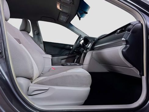 Used 2014 Toyota Camry LE image 29