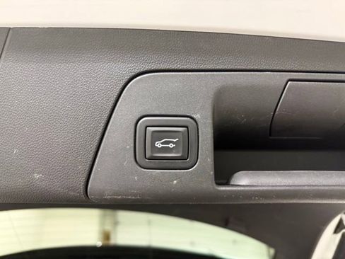 Certified 2022 Buick Envision Avenir w/ Technology Package II image 8