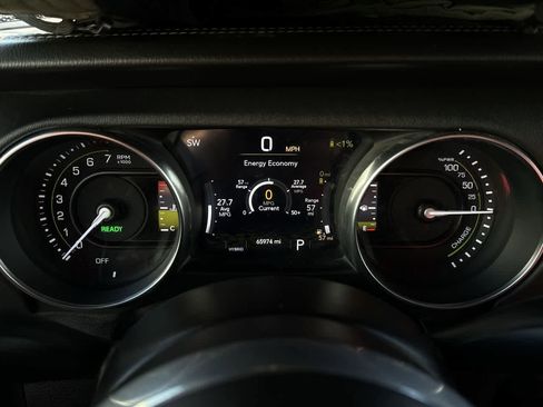 Used 2021 Jeep Wrangler Unlimited Sahara w/ Cold Weather Group image 17