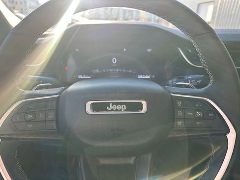 Used 2024 Jeep Grand Cherokee Altitude image 10