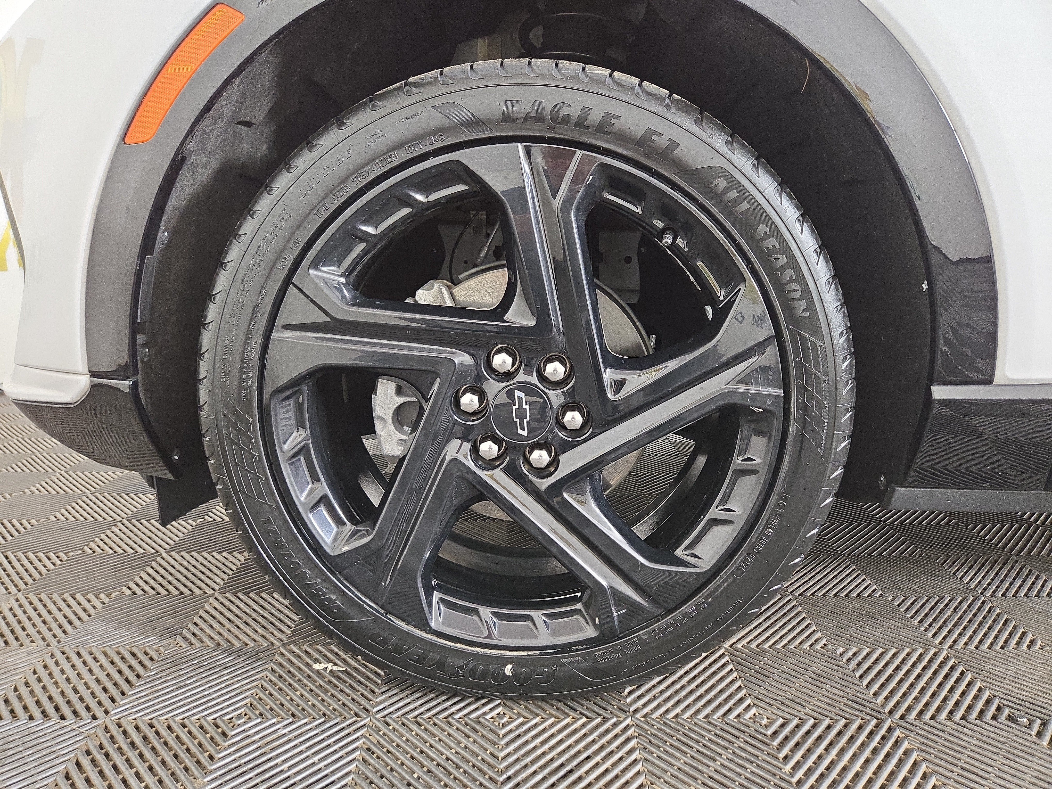 Certified 2024 Chevrolet Equinox EV RS FWD image 32