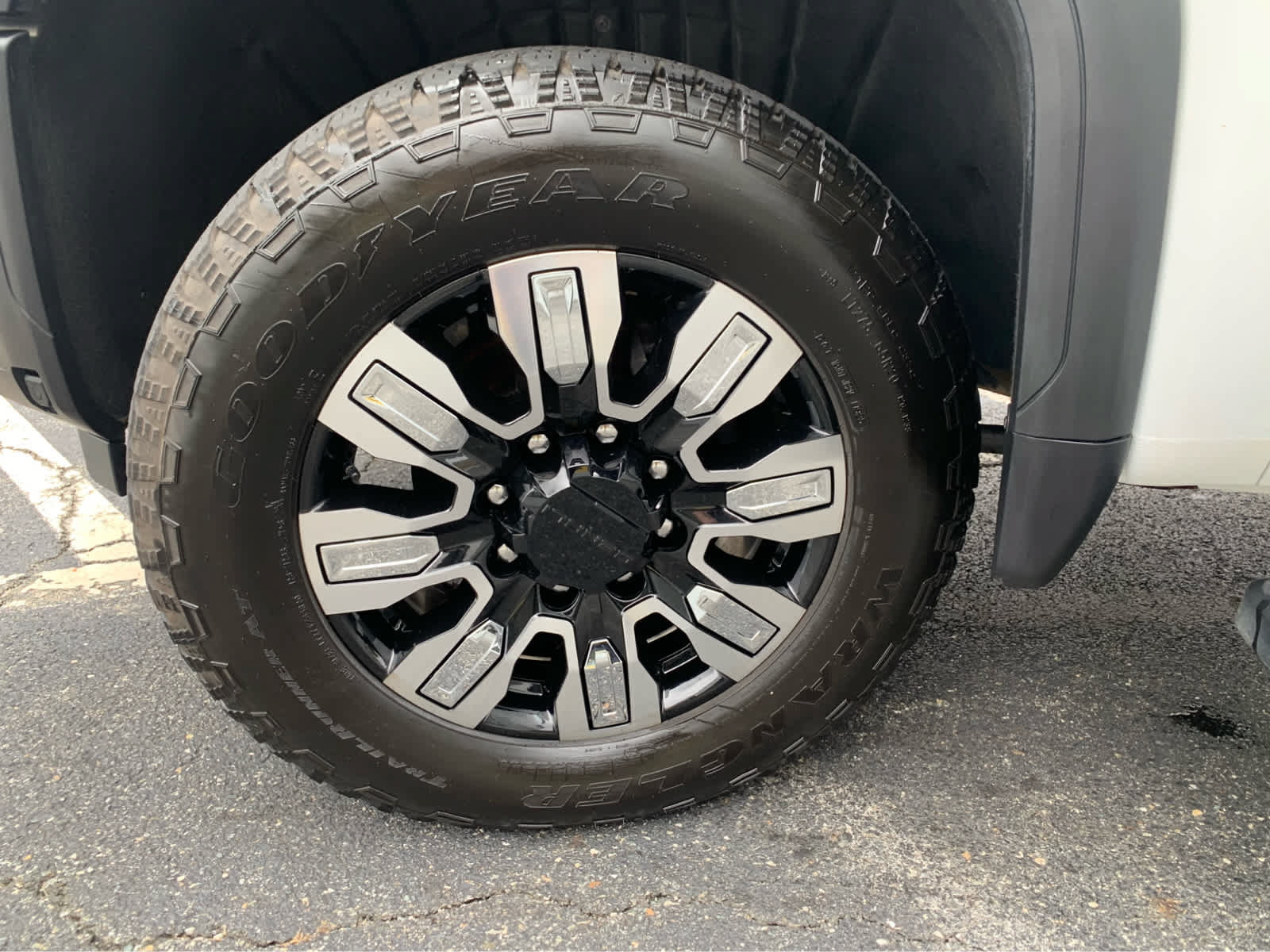 Used 2025 GMC Sierra 2500 Denali AWD/4WD image 8