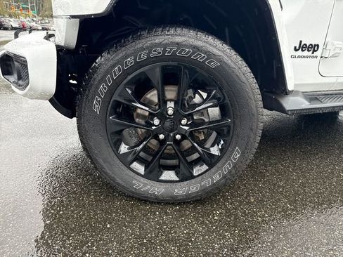 Used 2022 Jeep Gladiator Overland image 30