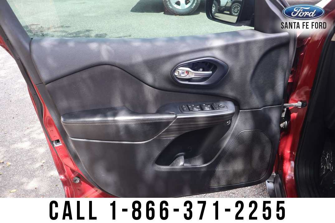 Used 2016 Jeep Cherokee Sport FWD image 8