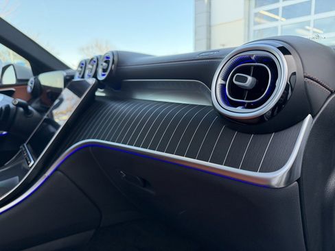 Used 2023 Mercedes-Benz GLC 300 4MATIC image 40