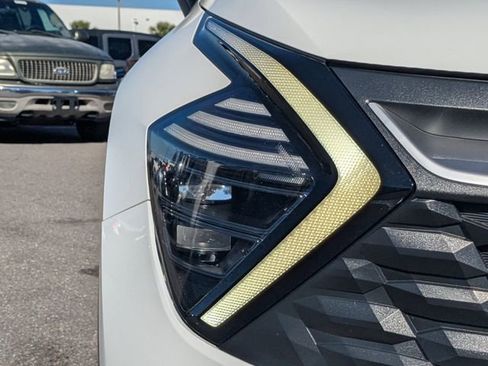 Certified 2024 Kia Sportage LX image 12