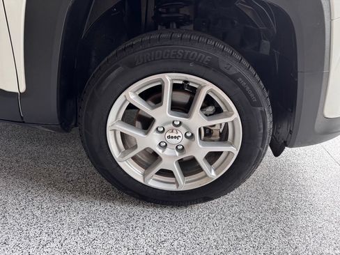 Used 2022 Jeep Renegade Latitude AWD/4WD image 12