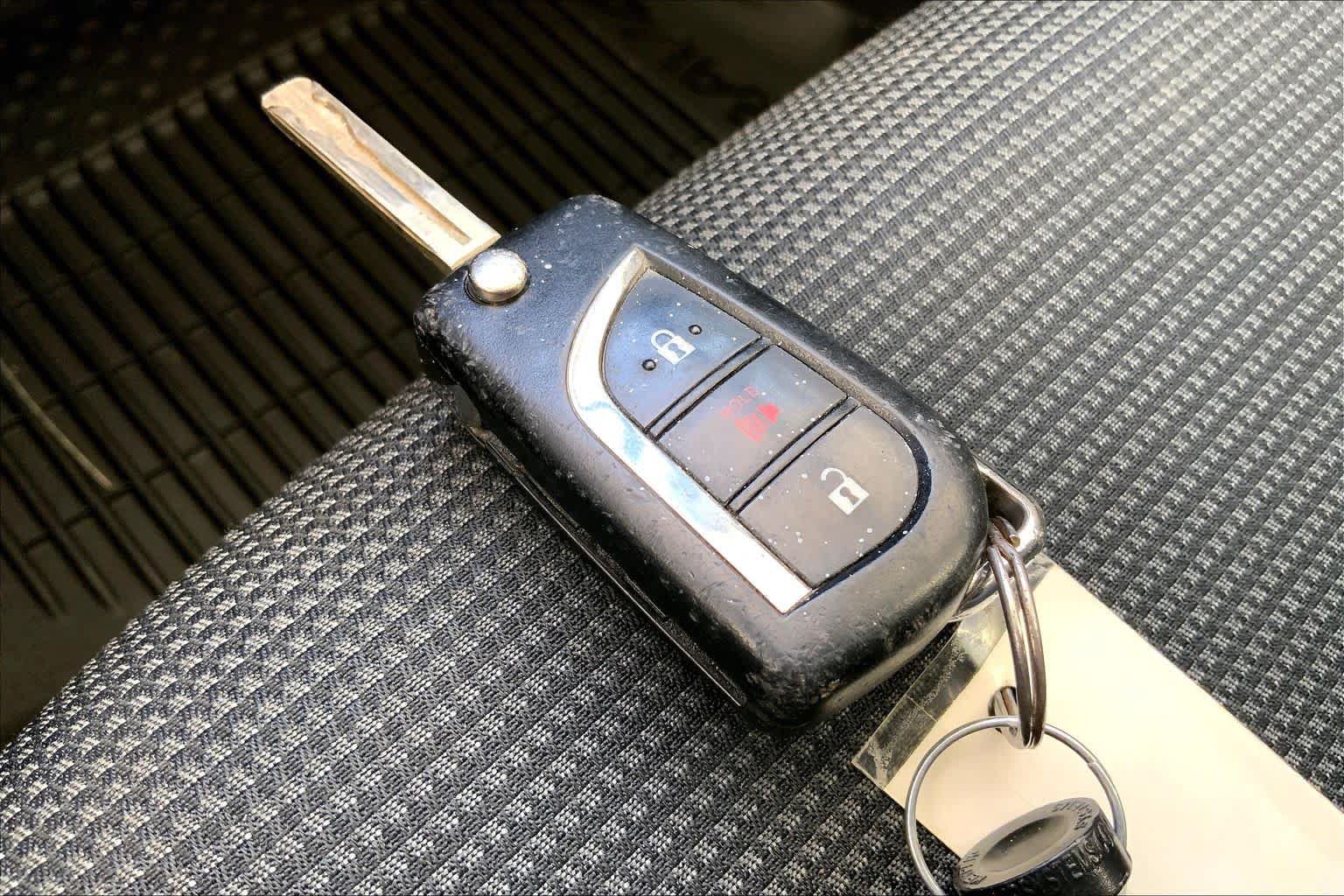 Used 2021 Toyota RAV4 LE FWD image 14
