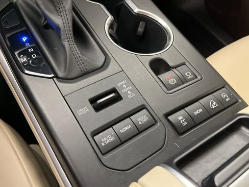 Used 2021 Toyota Highlander XLE image 37