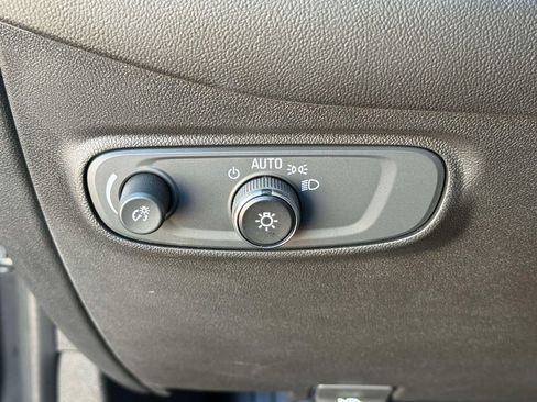Used 2020 Chevrolet Equinox LT FWD image 27