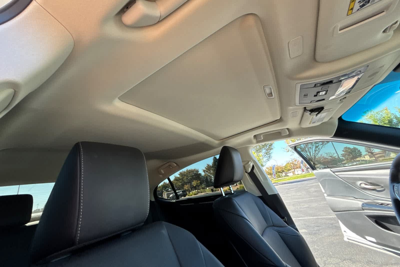 Used 2025 Lexus ES 350 w/ Accessory Package (Z2) FWD image 17