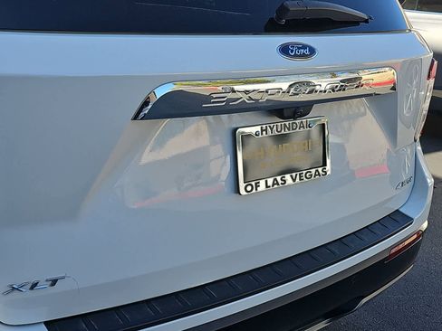 Used 2021 Ford Explorer XLT w/ Equipment Group 202A AWD/4WD image 11