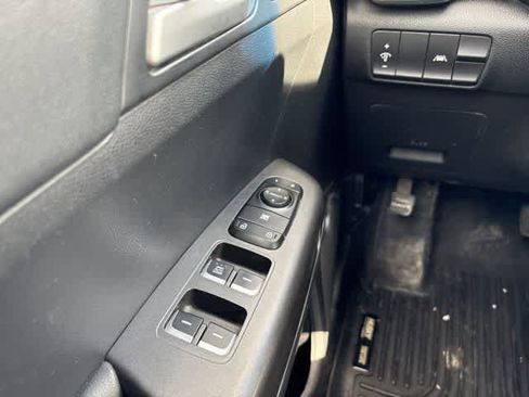 Used 2020 Kia Sportage LX image 21